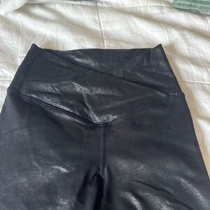Black leather look Offline by Aerie leggings